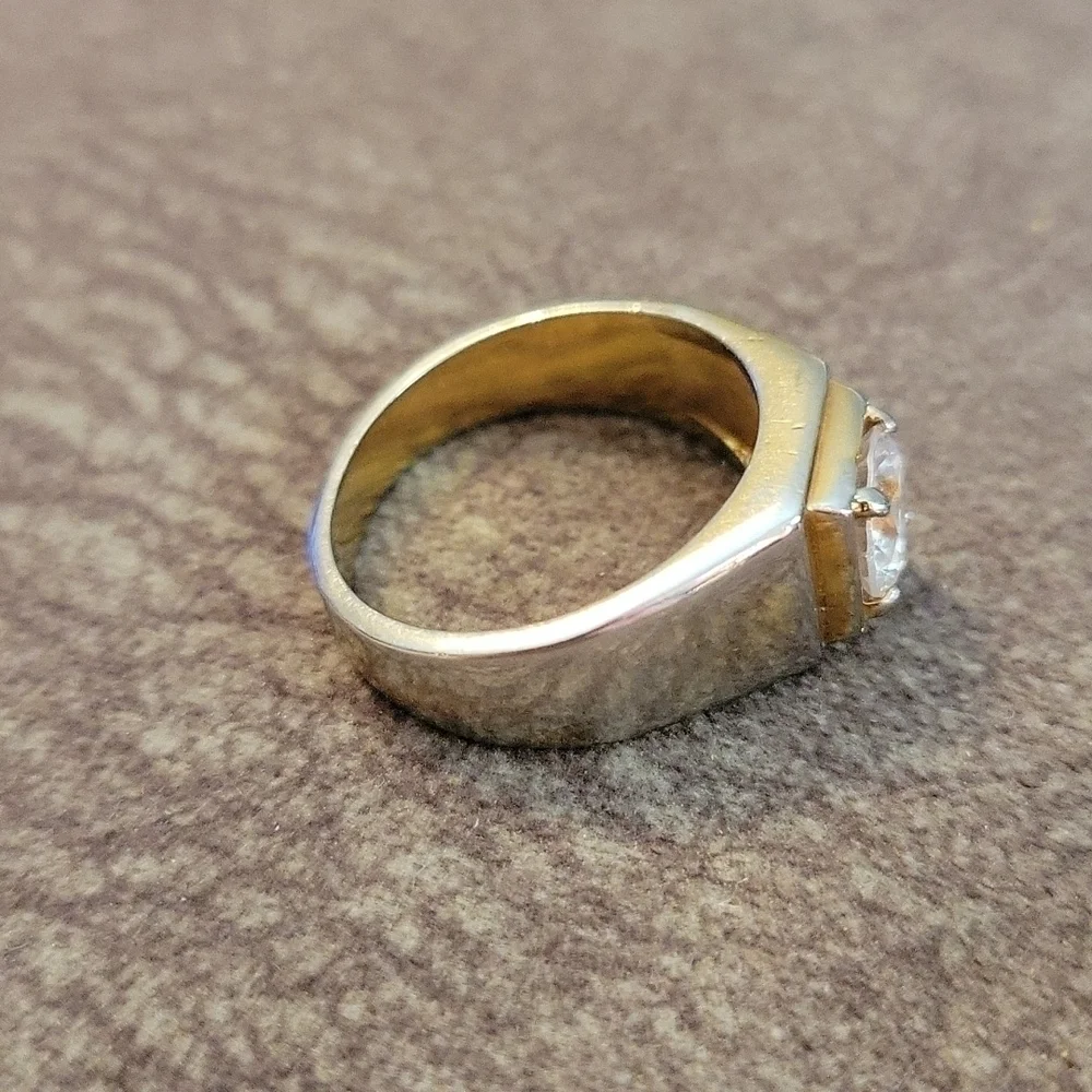 Vtg SETA Contemporary Goldtone Crystal Unisex Wedding Solitaire Band